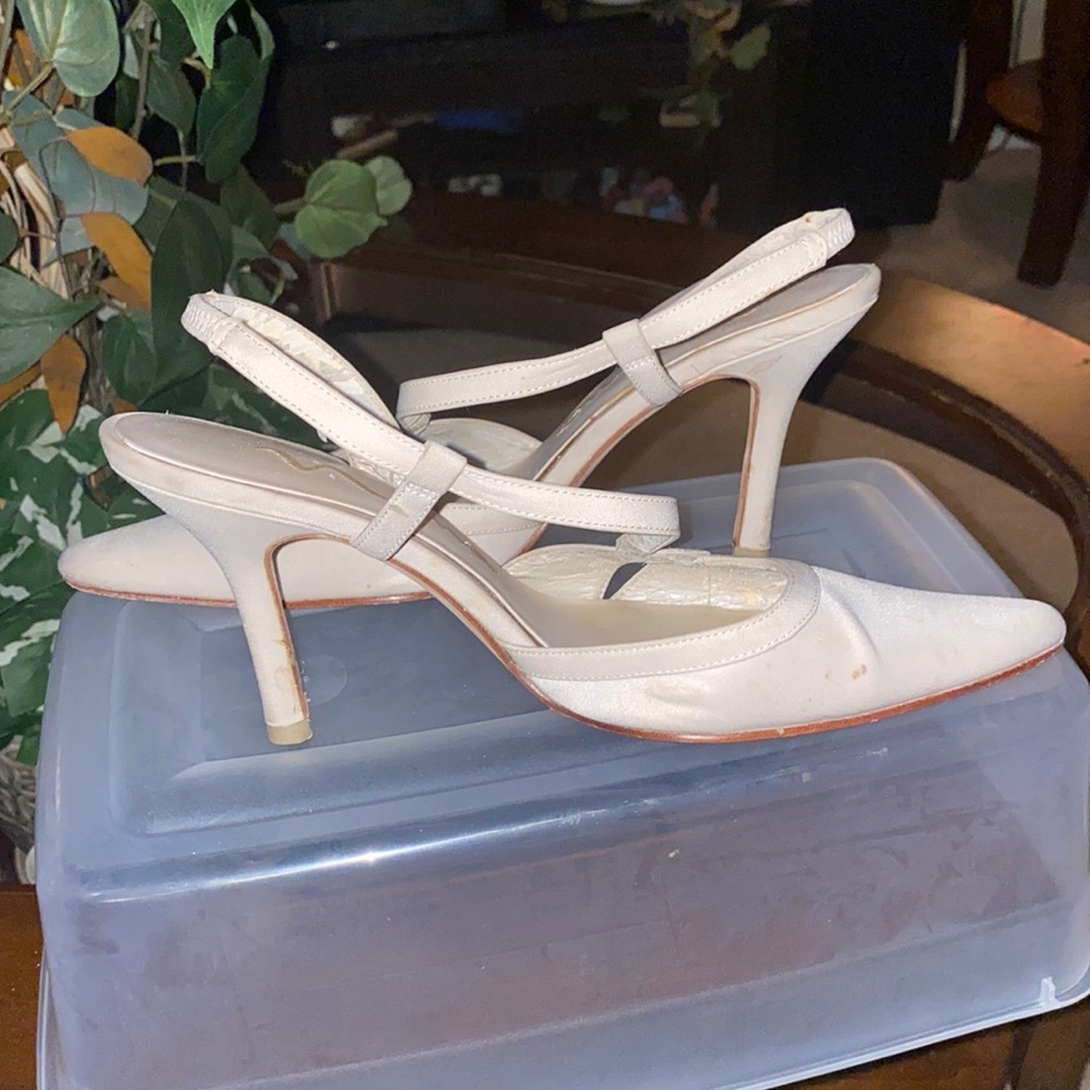 3on sued heel